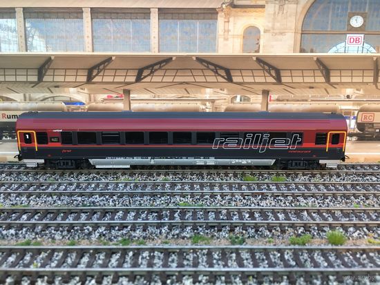 Вагон-ресторан OBB Railjet PIKO. Масштаб НО 1:87.