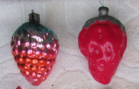 Елочные игрушки - яркие крупные ягоды. Стекло, цена за обе