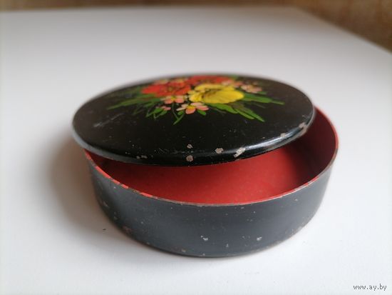 Шкатулка металическая.Жостовская роспись