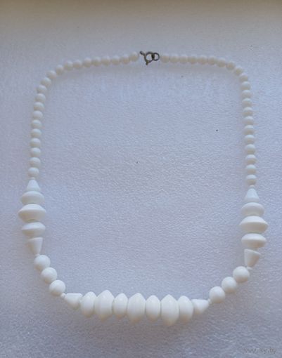 Все лоты с 1р.Белоснежные бусы