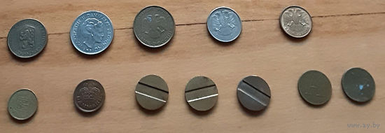Монеты Чехословакия - 1 крона; Дания - крона, 25 эре; Российские рубли - 50, 10, 1