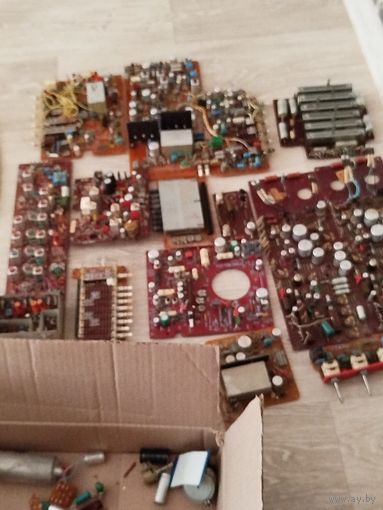 Лот советский радиодеталей,все нужные детали на месте,ничего не снималось,с рубля