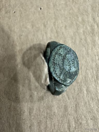 Кольцо старинное с гербом на щитке