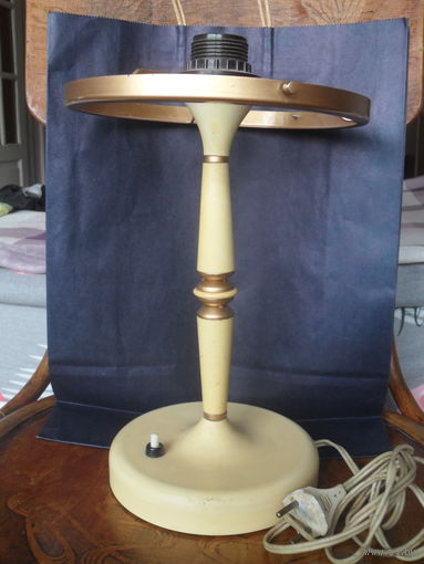 Лампа настольная.