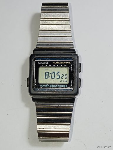 Винтажные цифровые часы Casio W-11 (модуль 203). Эта модель была впервые выпущена в 1984 году.