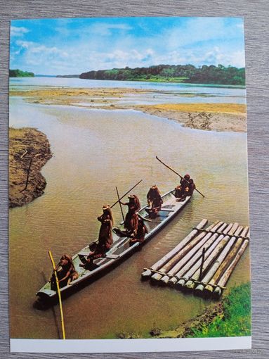 Этнография. Лодка на реке Амазонка