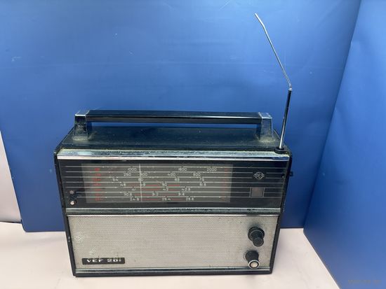 Советский радиоприемник VEF 201