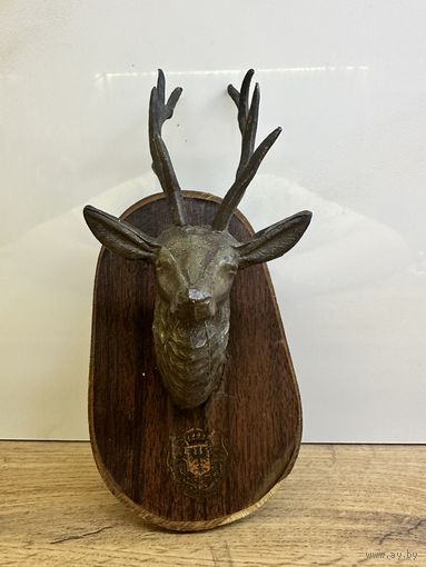 Панно, металлический олень на деревянной подставке, Европа, клеймо, много лотов с рубля