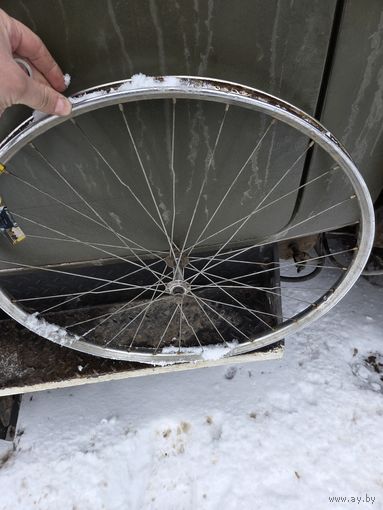 Переднее колесо от старого велосипеда