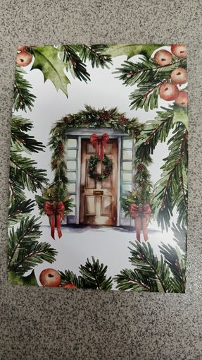 Открытка новогодние сюжеты: венок, дверь, остролист. Чистая