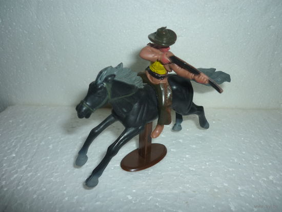 Фигурка КОВБОЙ с ВИНТОВКОЙ. ГДР