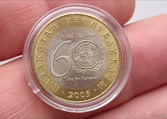 Казахстан. 100 тенге. 60 лет ООН. монета 2005 года.