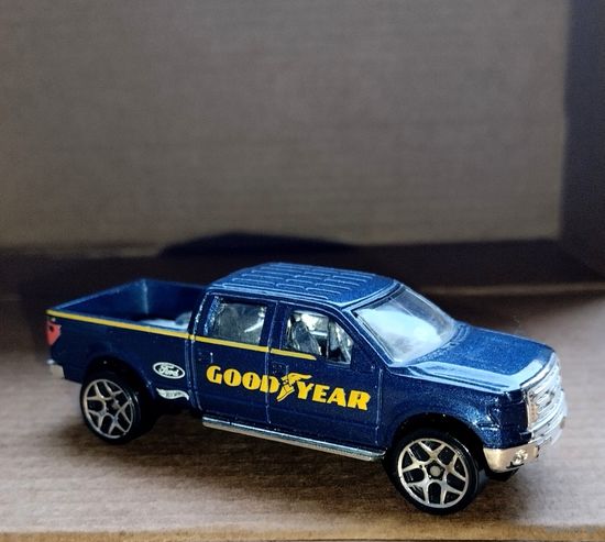 Hot Wheels Mattel 2009 Ford F-150 модель #22 Форд