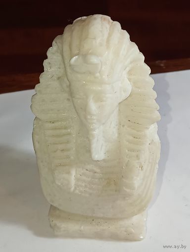 Статуэтка  Тутанхамон из камня  . С рубля !