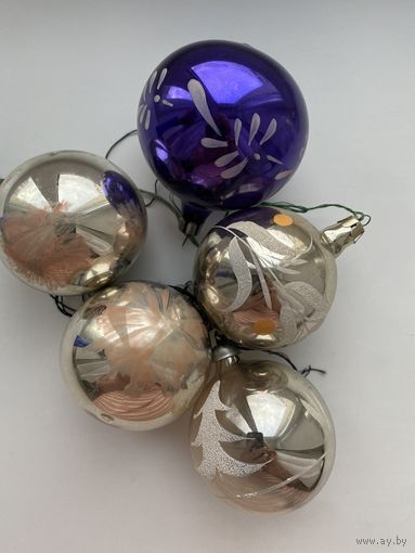 Елочные игрушки.