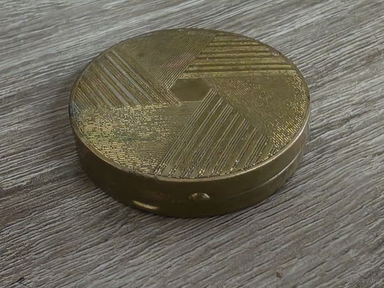 ПУДРЕНИЦА ФРАНЦИЯ.