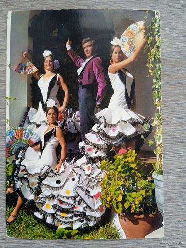 Этнография. Испания. Танцоры в традиционных костюмах