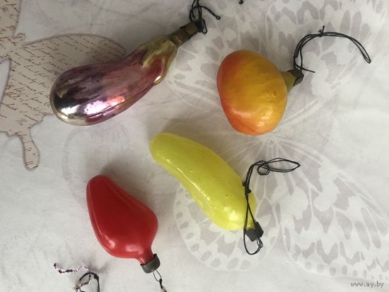 Лот елочных игрушек. Овощи.