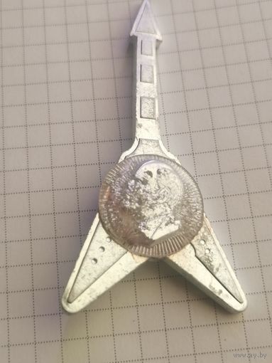 Значок большой.Барельеф Ленина на ракете.Космос.