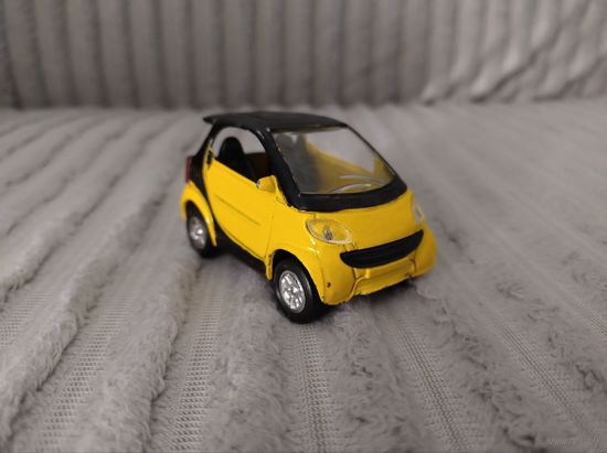 Smart Fortwo модель автомобиля.