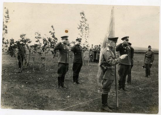 Фронтвое фото клятва у знамени 144ШАП полка подписано1945 ГЕНЕРАЛ ГСС(А45)