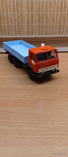 Модель автомобиля 1/43