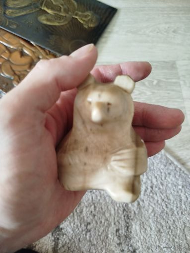 Медведь из Сибири,из какого то камня