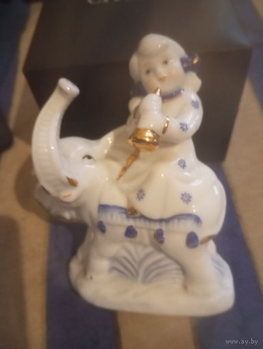 Девочка со слоником.