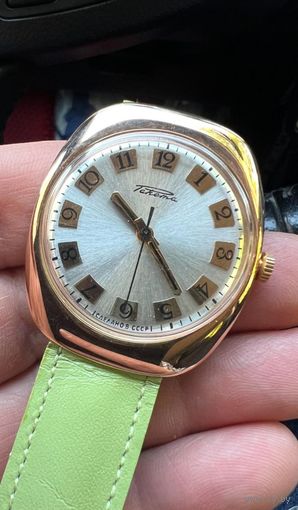 Часы золотые Ракета