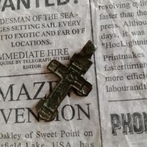 Килевидный нательный крестик старый эпохи Ивана Грозного 16 век в красивой малахитовой патине