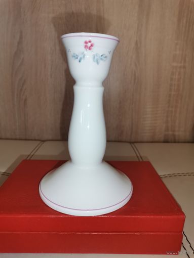 Фарфоровый подсвечник "Villeroy & Boch", высота 14 см., без сколов и трещин.