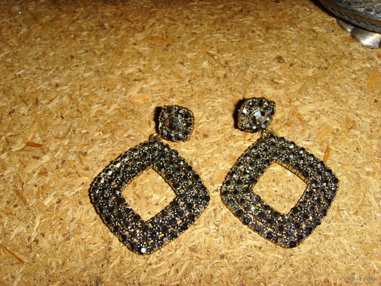 Серьги .