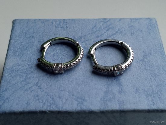 Серьги серебряные кольца с фианетами