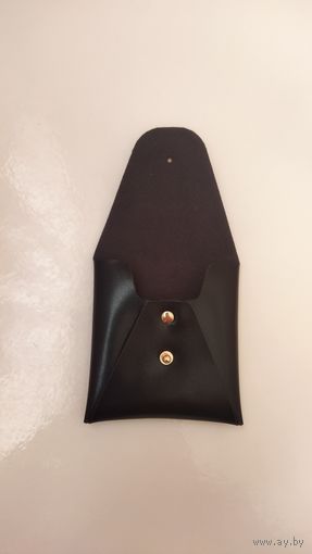 Чехол для хранения наушников.