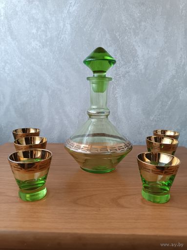 Графин с рюмками зеленое стекло - СССР