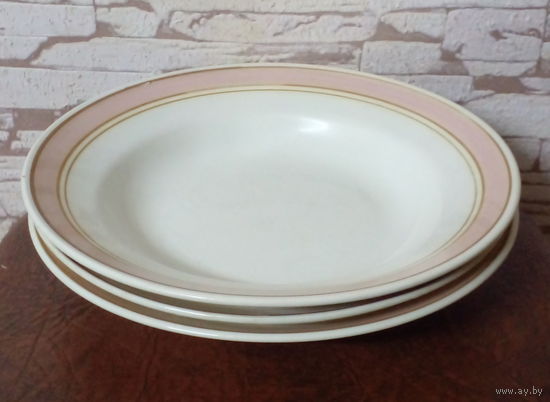 Тарелка суповая. Ретро. Рижская фарфоро-фаянсовый завод (Рижский ффз). 1950-1970 гг.