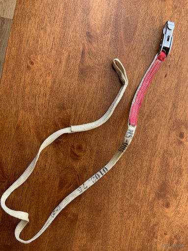 Прочный страховочный ремешок не только с надёжной защёлкой-карабинчиком но и с дополнительным рычажком -фиксатором! Размеры указаны.