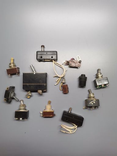 Переключатель (тумблер) 12 шт. одним лотом.