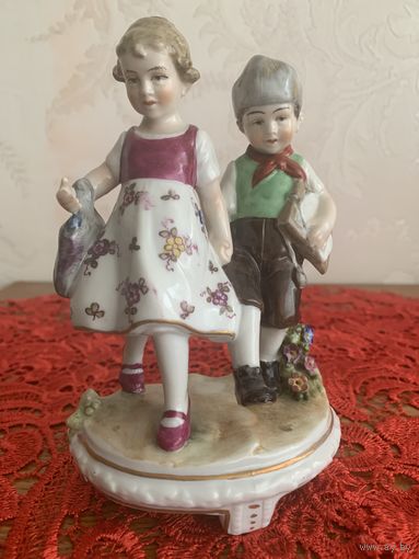 Статуэтка Дети Германия Volkstedt.