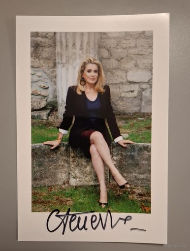 Автограф на фото Катрин Денёв.