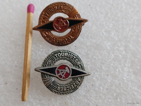 Знаки ГДР. Турист 1961 г. 1 и 2 степень. тяжёлые
