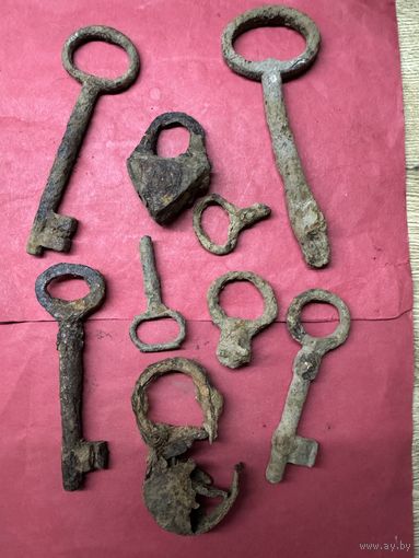 Ключи старинные.цена за все.