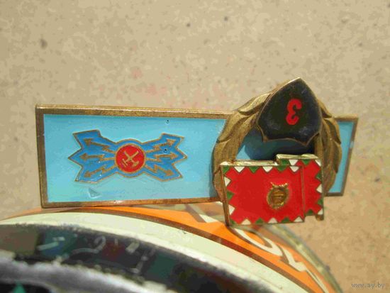 Значки иностранные одним лотом