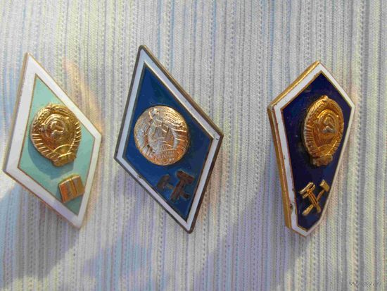 Значки учебных заведений