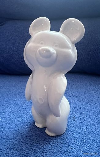Фарфоровая статуэтка "Олимпийский мишка".  Целый.