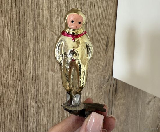 Елочная игрушка Мальчик космонавт на прищепке СССР