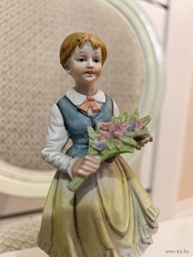 Девочка с букетом. Европа. Бисквит.