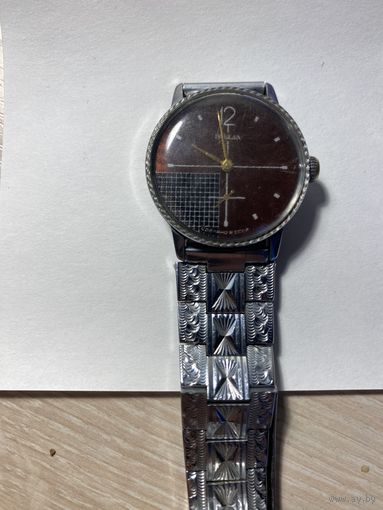 Наручные часы Победа красный циферблат