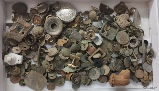 Много разных предметов. 1130 грамм. Более 160 монет.