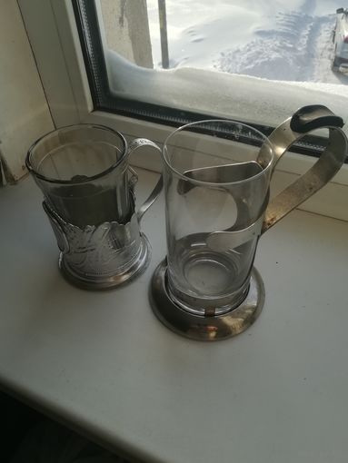 Два подстаканника.